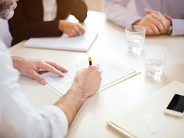 境外投资初期时，人工费用能否阶段性安排？