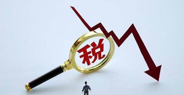 香港公司雇员在国内缴纳了 社保，申报薪俸税是按照应发还是实发？